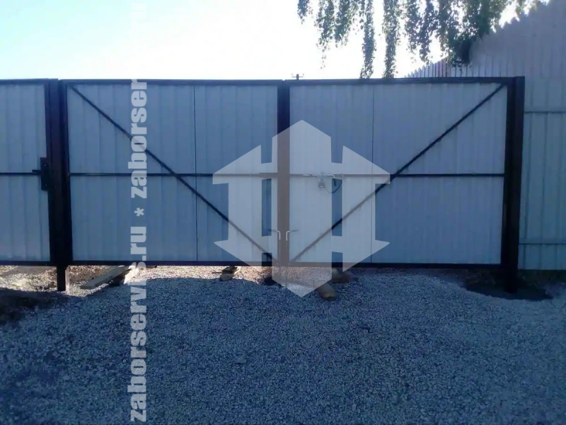 Забор из профнастила с воротам 97 метров