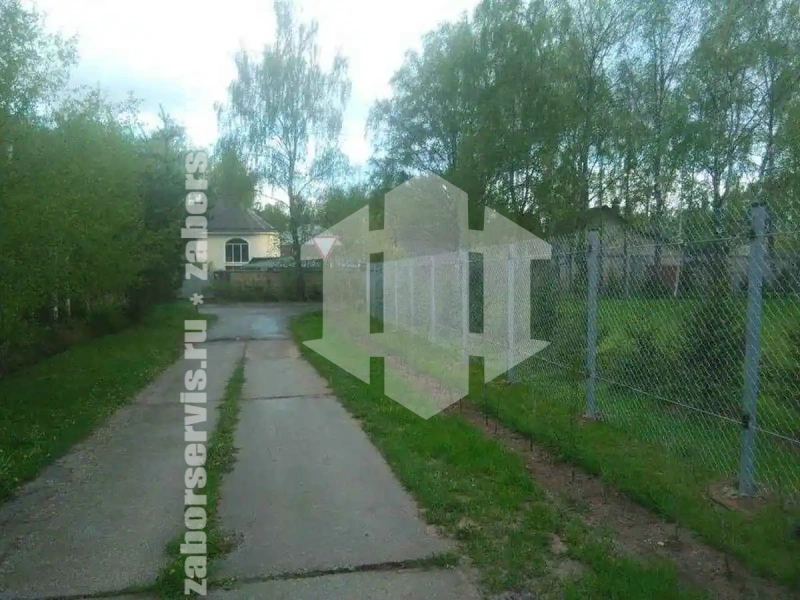 Забор из сетки рабицы с арматурой 93 метра