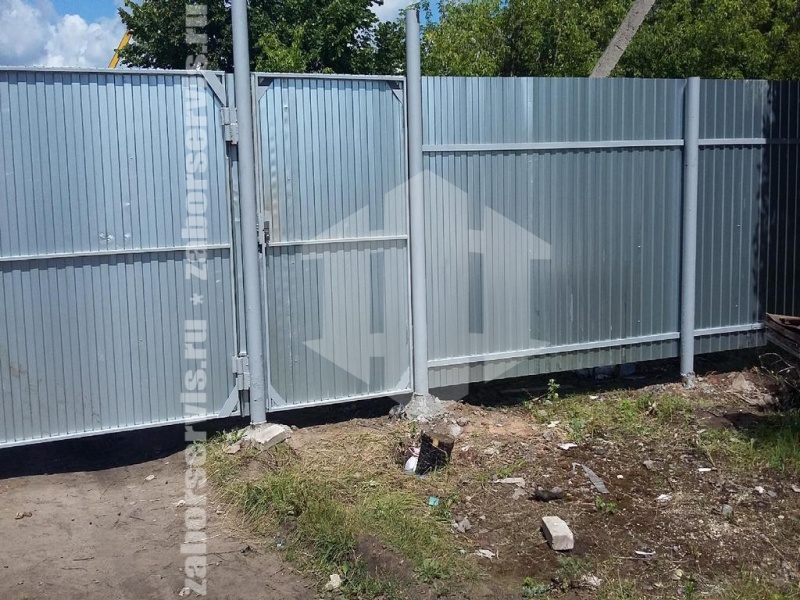 Забор из профнастила с бетонированием столбов 86 метров