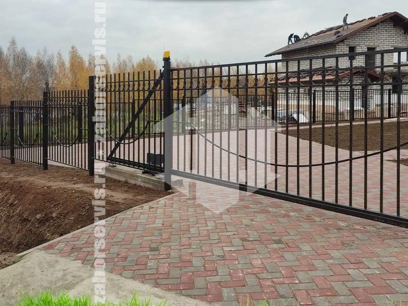Сварной забор с откатными воротами 120 метров