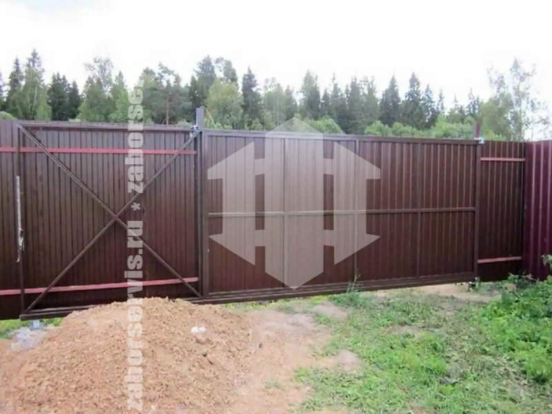 Забор из профнастила 74 метра коричневый