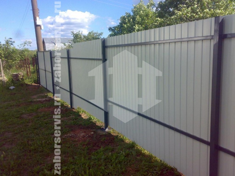 Забор из профнастила с бетонированием столбов 32 метра