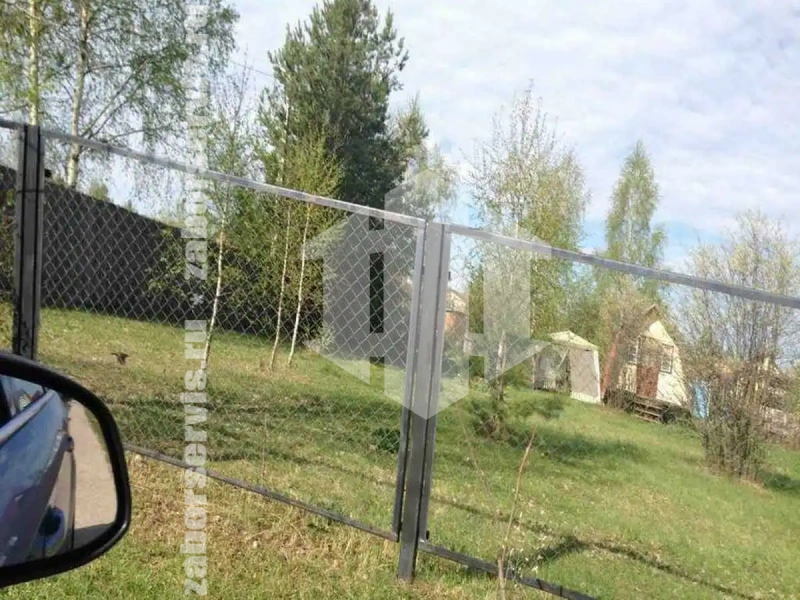 Забор из сетки рабицы для дачи