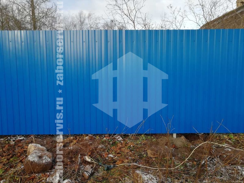 Забор из профнастила с утрамбовкой щебнем 55 метров