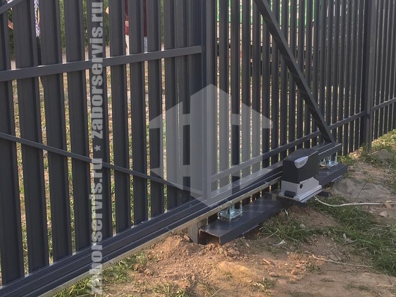 Ворота откатные из штакетника с автоматикой