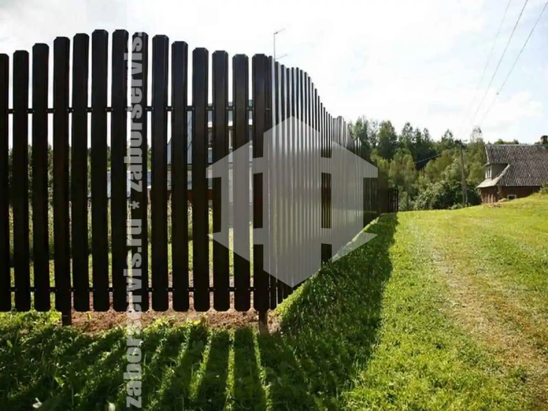 Забор из металлического штакетника коричневый 44 метра