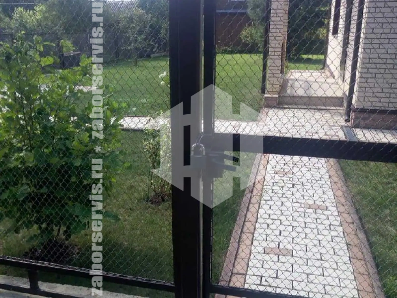 Забор из сетки рабицы с секциями 63 метра