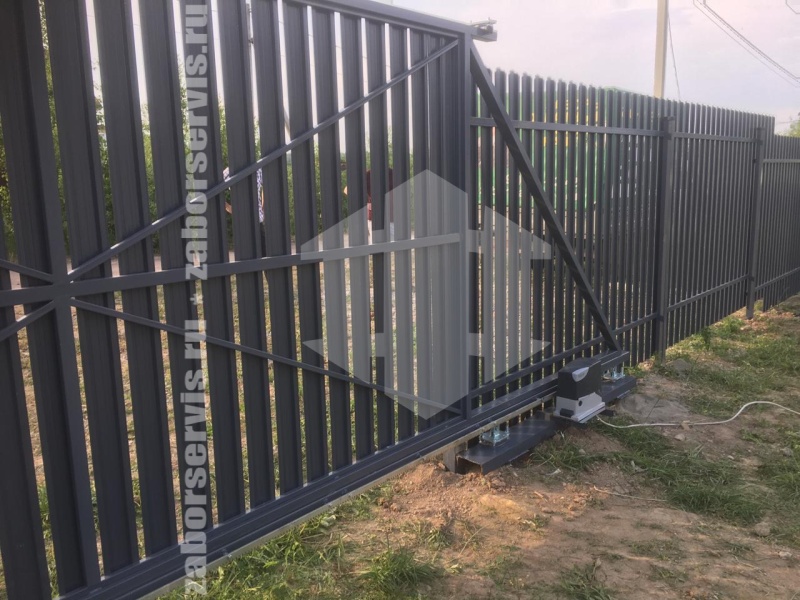 Ворота откатные из штакетника с автоматикой
