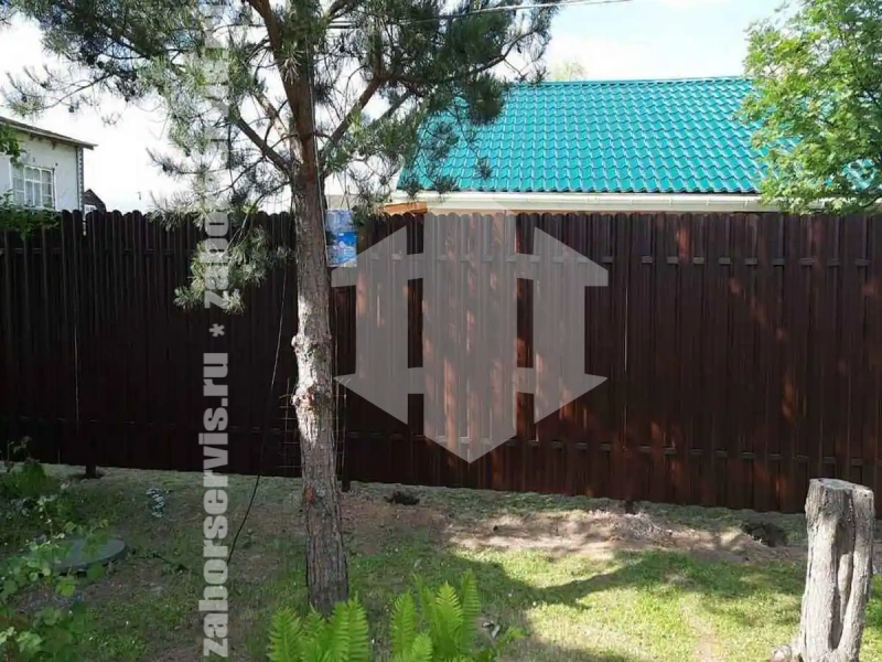 Заборы из металлического штакетника шахматка 38 метров