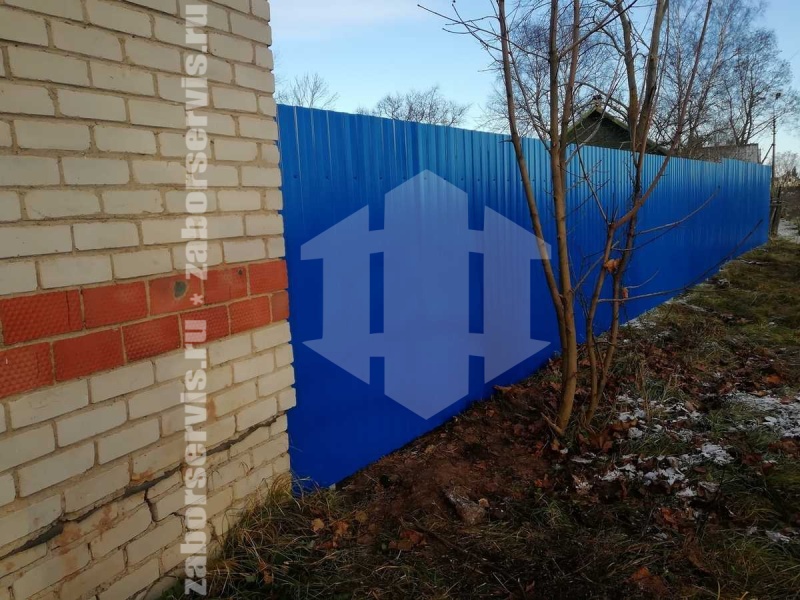 Забор из профнастила с утрамбовкой щебнем 55 метров