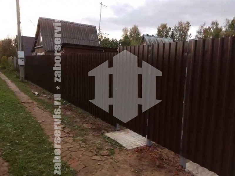 Забор из профнастила 38 метров коричневый