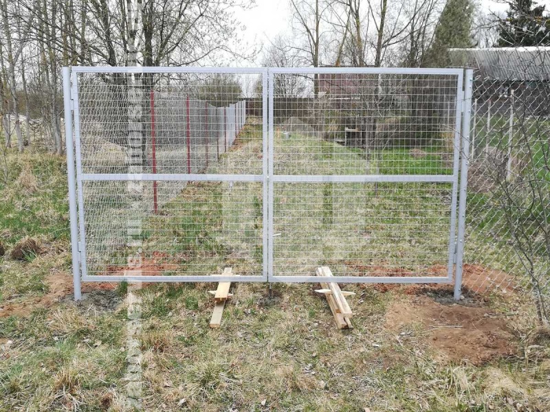 Забор из сетки рабицы в натяг с протяжкой арматуры 200 метров