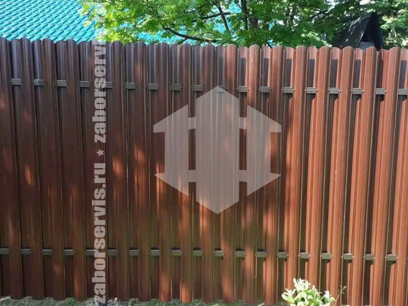 Заборы из металлического штакетника шахматка 38 метров
