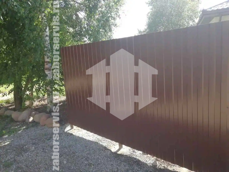 Забор из профнастила 76 метров коричневый