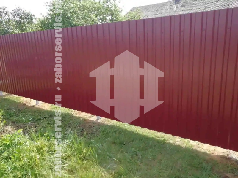Забор из профнастила красный 85 метров