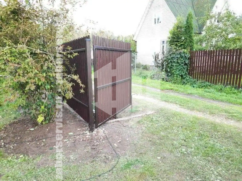 Забор из металлического штакетника с воротами 84 метра