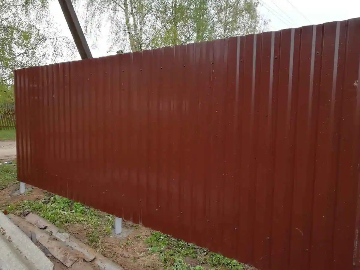 Забор из профнастила с воротам 73 метра